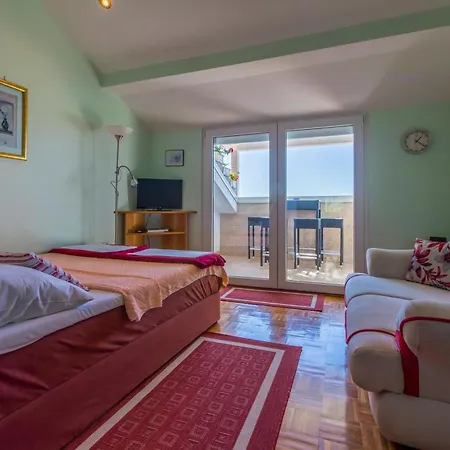 Apartments By The Sea Selce, Crikvenica - 4802 *